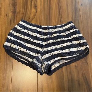 Aritzia Talula Maywood Lace Shorts -Small